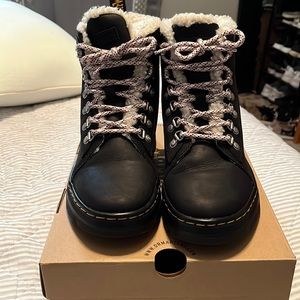Dr. Martens black 8-eye boot is lined with soft, rich white faux fur size 7.
